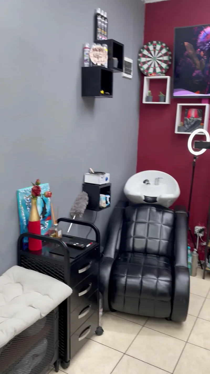 "Friends" Barber Shop — снимка 1
