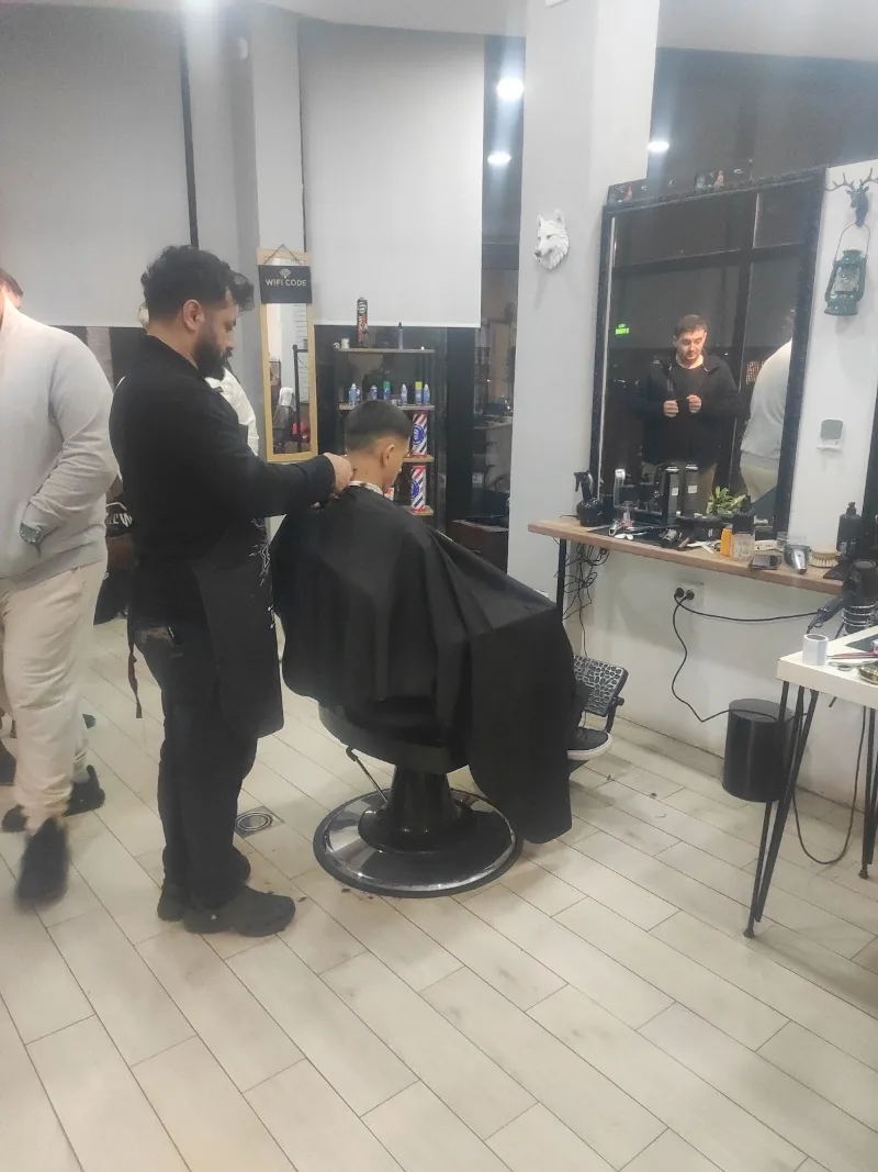 "Friends" Barber Shop — снимка 2